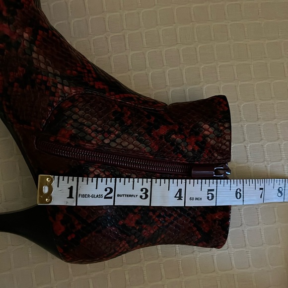 Ladies SZ 6.5 AMELIA GRACE Vino Multi Nadita Faux Snakeskin Red/Black - Picture 15 of 16